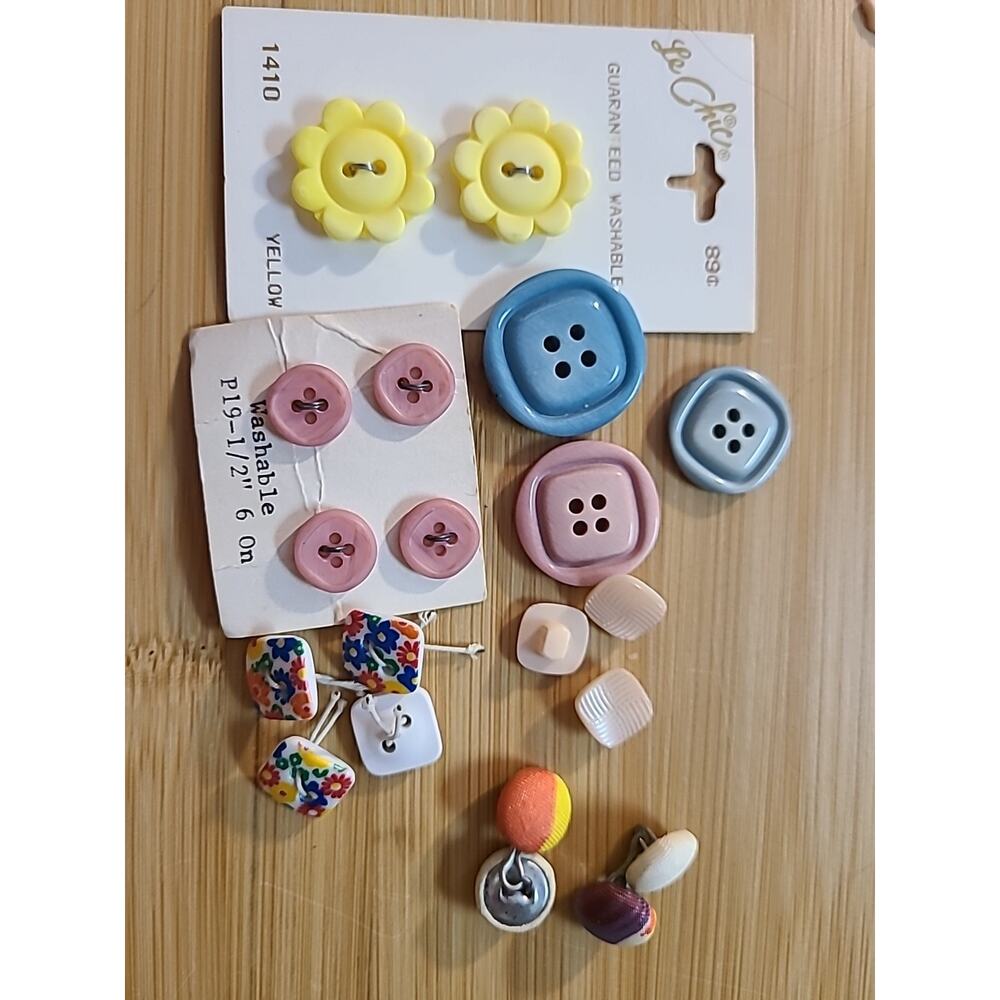 Vintage Estate Buttons Retro Colors, various sizes celluloid, plastic, MOP #0038